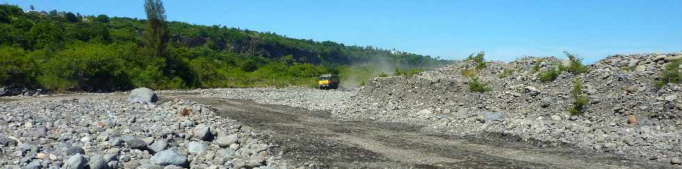 4 avril 2012 - Travaux de rtablissement du passage au Ouaki