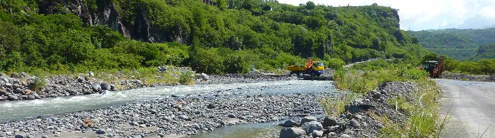 4 avril 2012 - Travaux de rtablissement du passage au Ouaki