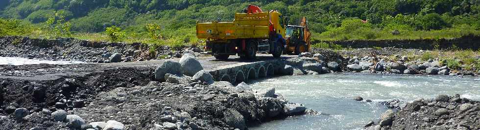 4 avril 2012 - Travaux de rtablissement du passage au Ouaki