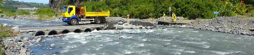 4 avril 2012 - Travaux de rtablissement du passage au Ouaki