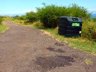 St-Leu - Sentier de retour vers la cte - Borne  verres