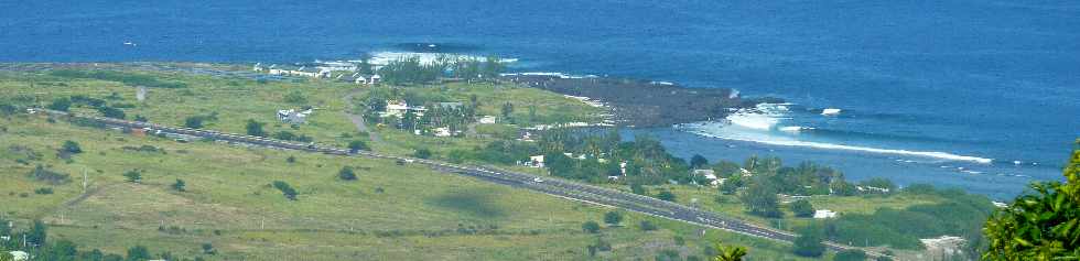 St-Leu - CD22 - Vers l'Etang St-Leu - Vue sur la Pointe du Sel