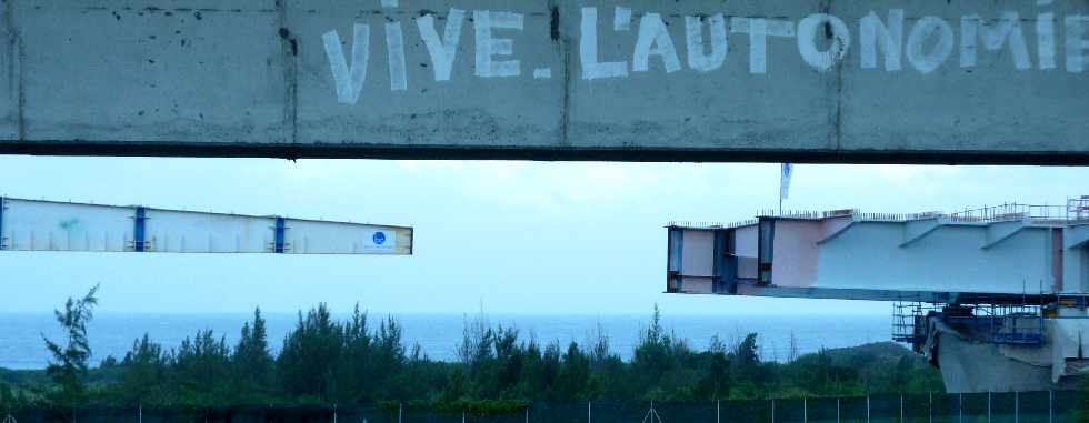 Mai 2012 - Pont sur la Rivire St-Etienne - Dmontage de l'avant-bec