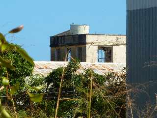 St-Paul - Savanna - Vue sur l'anciene usine sucrire