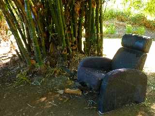 Fauteuil au dpart du sentier du Bassin Vital