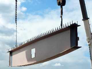 Chantier du pont sur la Rivire St-Etienne - 12 juillet 2012 - Pose d'une pice de pont