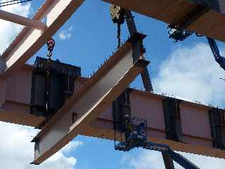 Chantier du pont sur la Rivire St-Etienne - 12 juillet 2012 - Pose d'une pice de pont