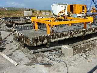 Chantier du pont sur la Rivire St-Etienne - 12 juillet 2012 - Atelier de fabrication des dalles