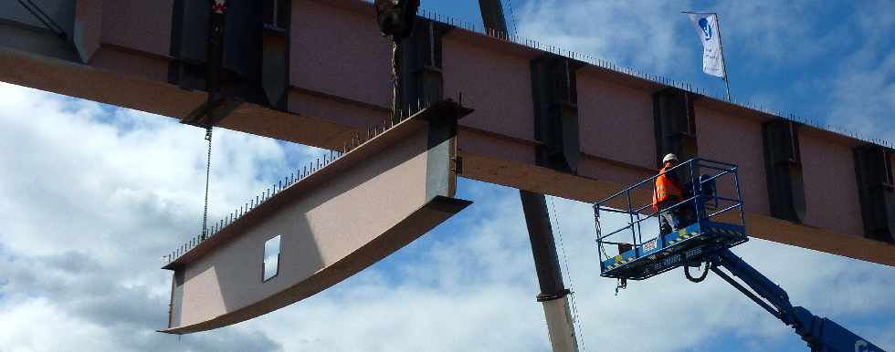 Chantier du pont sur la Rivire St-Etienne - 12 juillet 2012 - Pose d'une pice de pont