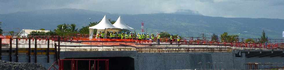 Chantier du pont sur la Rivire St-Etienne - 12 juillet 2012 - Rception du Conseil rgional pour le clavage du pont