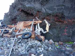 St-Joseph - Plage de galets - Vers le Cap Chevron - Dtritus