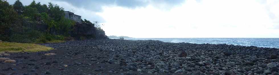 St-Joseph - Plage de galets - Vers le Cap Chevron