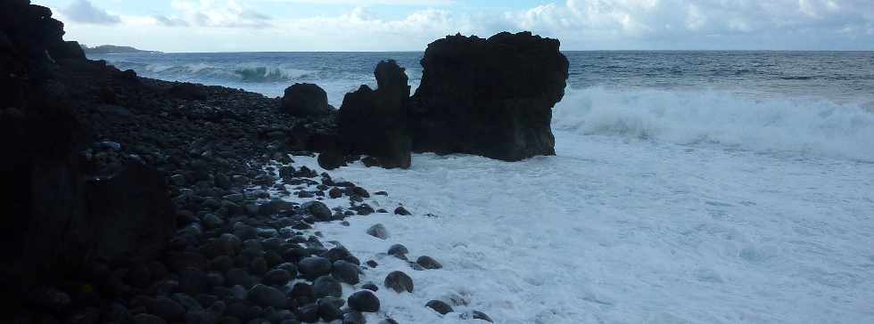 St-Joseph - Plage de galets - Vers le Cap Chevron