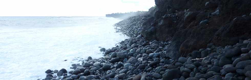 St-Joseph - Plage de galets - Vers le Cap Chevron