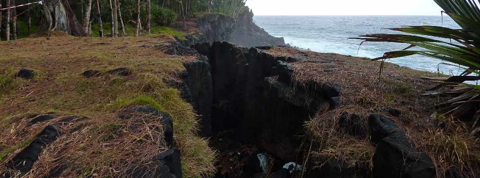 St-Philippe - Littoral proche du Souffleur d'Arbonne - Faille