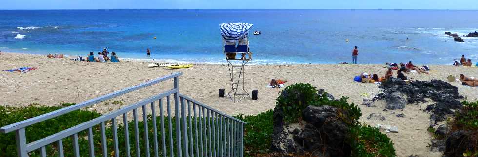 Plage de Boucan Canot - Veilleurs de requins