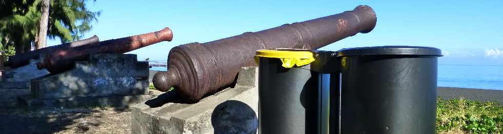 St-Paul - Canons sur le front de mer