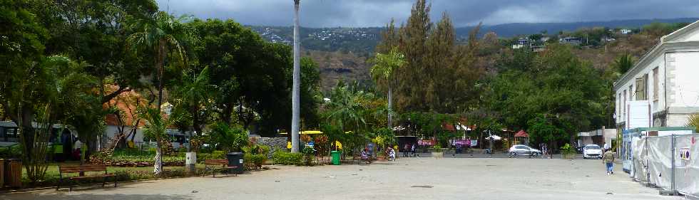 St-Leu -  Place de la mairie