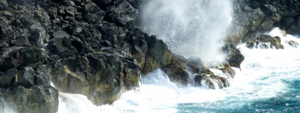 St-Philippe - Sentier littoral vers le Puits arabe - Souffleur