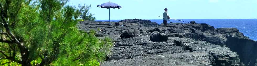 St-Philippe - Sentier littoral vers le Puits arabe - Pcheurs