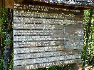 St-Philippe - Sentier longeant la fissure de mars 1986 -