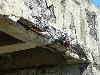 Ancien pont sur la Rivire St-Etienne - Ferraillages apparents