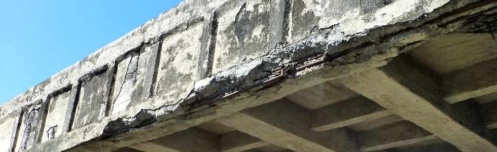 Ancien pont sur la Rivire St-Etienne - Ferraillages apparents