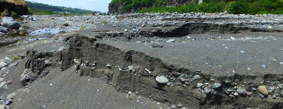 Rfection du radier du Ouaki aprs le cyclone Dumile - janvier 2013