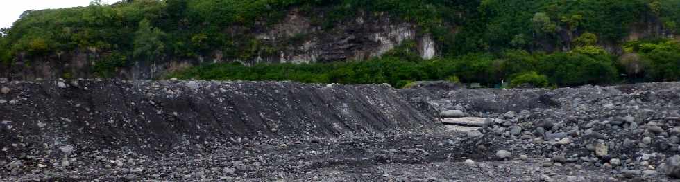 Radier du Ouaki - 31 janvier 2013 - Cyclone Felleng -  Remblais