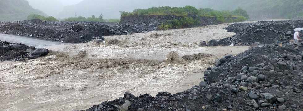 Cyclone Felleng - 31 janvier 2013 - Radier du Ouaki submergé - Bras de Cilaos