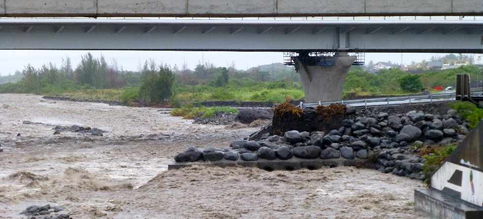 Cyclone Felleng - 1er fvrier 2013 - Radier de la Rivire St-Etienne emport pour la seconde fois en un mois -