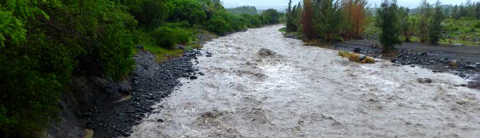 Cyclone Felleng - 1er fvrier 2013 - Radier de la Rivire St-Etienne emport pour la seconde fois en un mois -