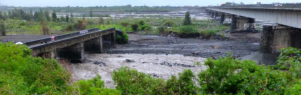 Cyclone Felleng - 1er fvrier 2013 - Radier de la Rivire St-Etienne emport pour la seconde fois en un mois -