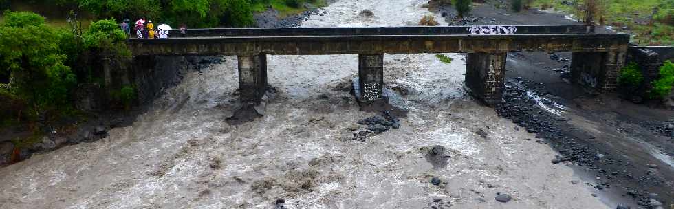 Cyclone Felleng - 1er fvrier 2013 - Radier de la Rivire St-Etienne emport pour la seconde fois en un mois -