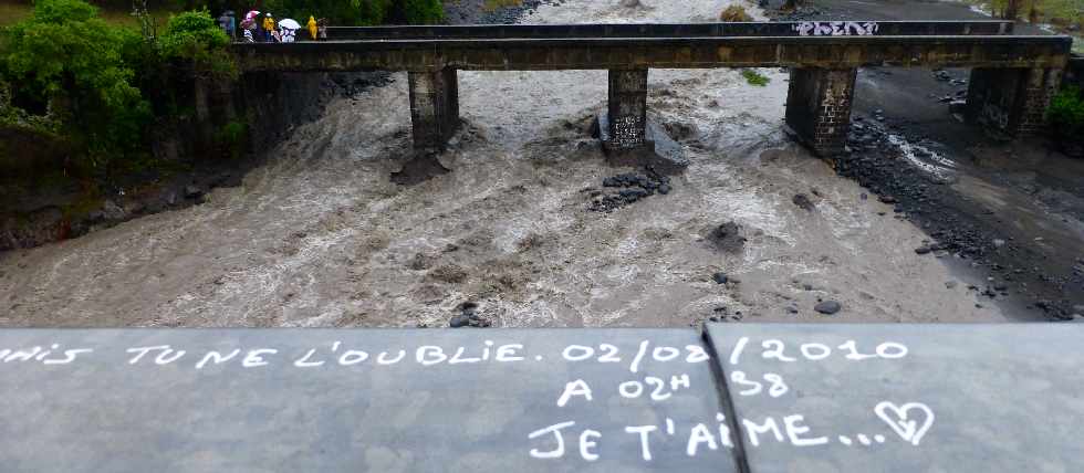 Cyclone Felleng - 1er fvrier 2013 - Radier de la Rivire St-Etienne emport pour la seconde fois en un mois -