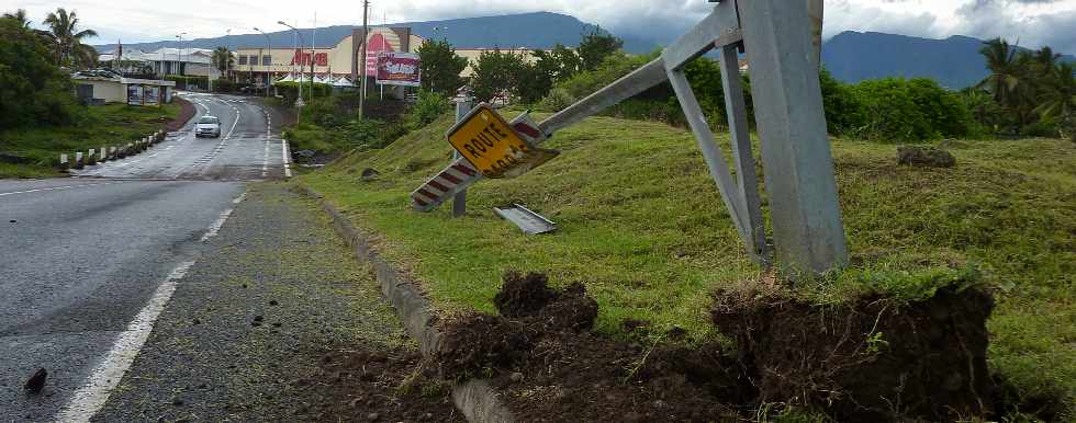 Ravine Blanche - Radier du pont de chemin de fer - Cyclone Felleng