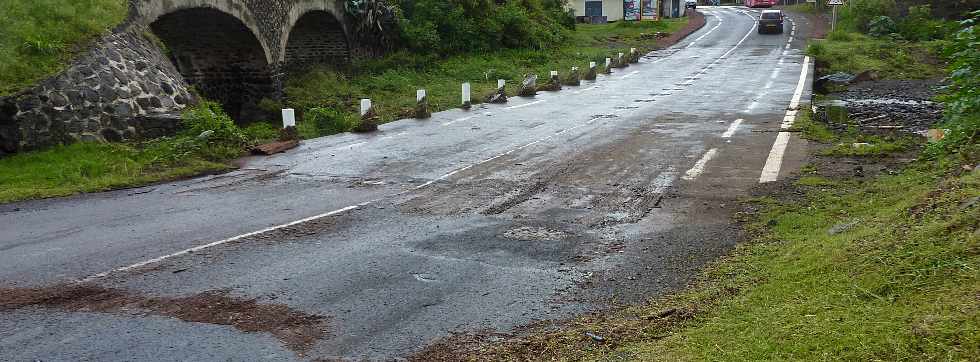 Ravine Blanche - Radier du pont de chemin de fer - Cyclone Felleng