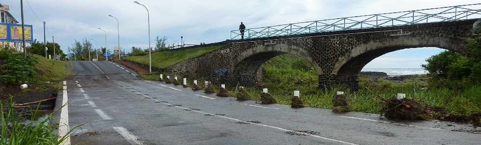 Ravine Blanche - Radier du pont de chemin de fer - Cyclone Felleng