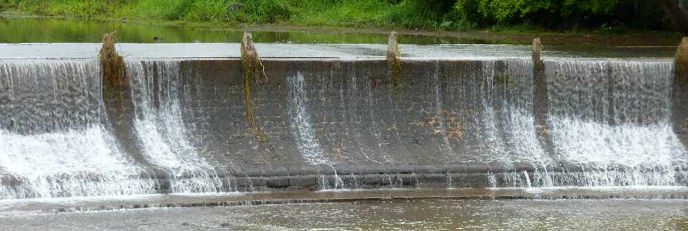 Radier de la Rivire d'Abord submerg - Cyclone Felleng - 2 fvrier 2013 -