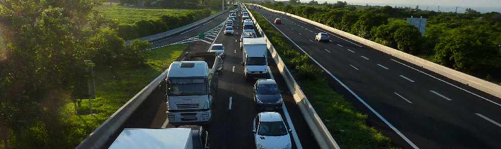 Embouteillages sur la quatre-voies - Pont Rivire St-Etiene  double-sens