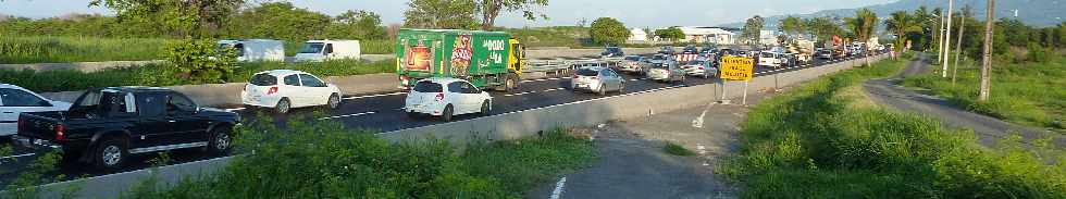 Embouteillages sur la quatre-voies - Pont Rivire St-Etiene  double-sens