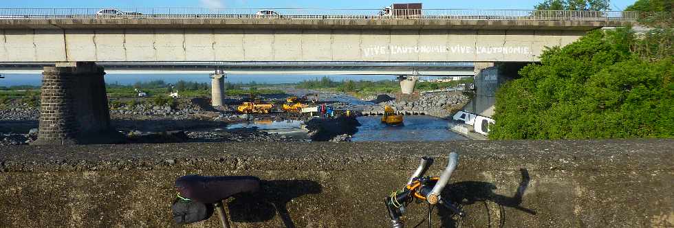 5 fvrier 2013 - Travaux de rfection du radier de la Rivire St-Etienne aprs Felleng -