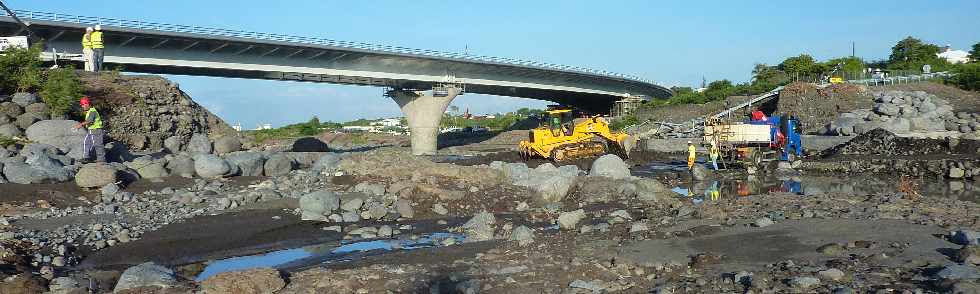 5 fvrier 2013 - Travaux de rfection du radier de la Rivire St-Etienne aprs Felleng