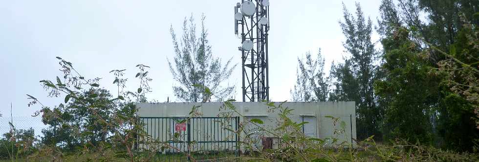 Ste-Rose - Mai 2013 -  Sentier du Gros Piton - Antennes du sommet