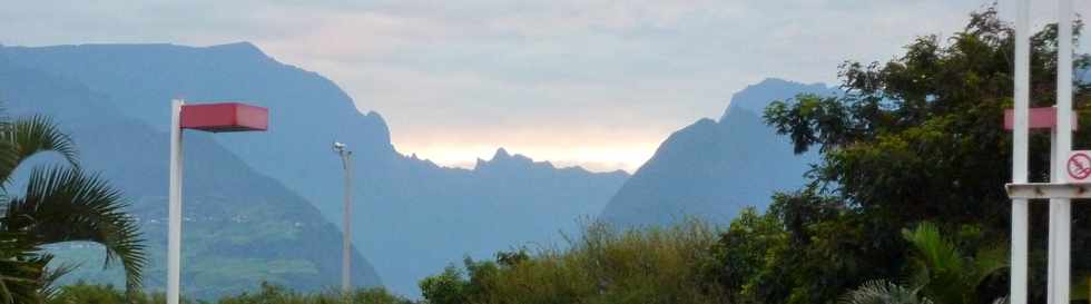 Lever du jour sur le cirque de Cilaos