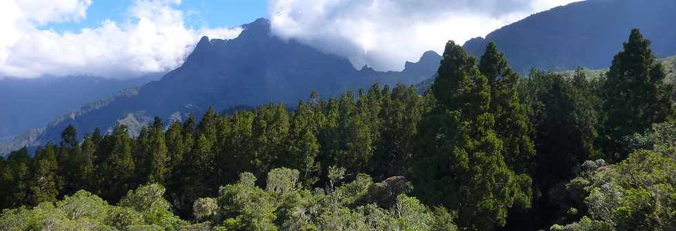 Cilaos - Vue depuis la Roche Merveilleuse -