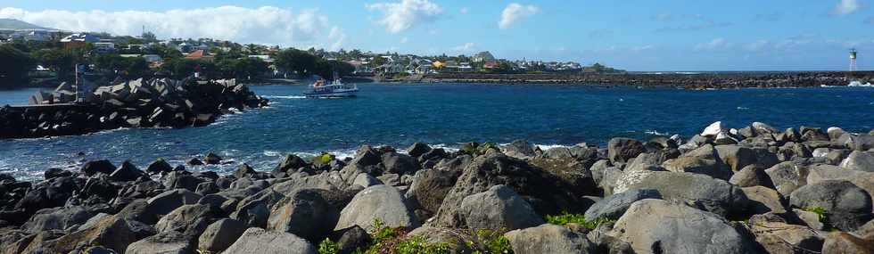 St-Pierre - 14 juillet - Sortie du port