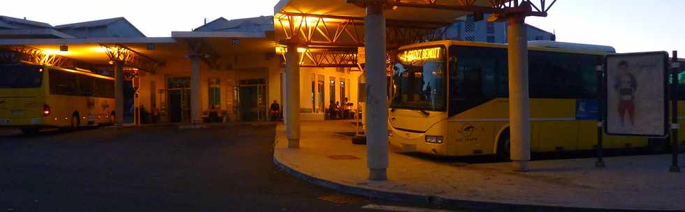 St-Pierre - Gare Car jaune