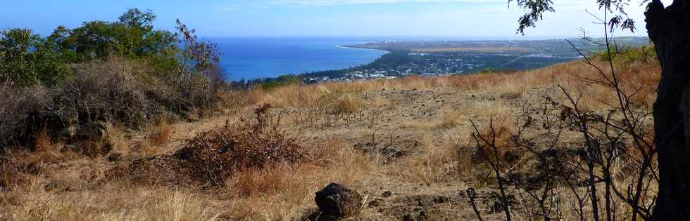 St-Paul - Chemin pav du Bernica - Vue sur la cte