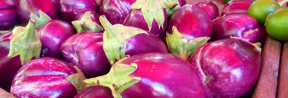 22 fvrier 2014 - March forain de St-Pierre -  Bringelles (aubergines)